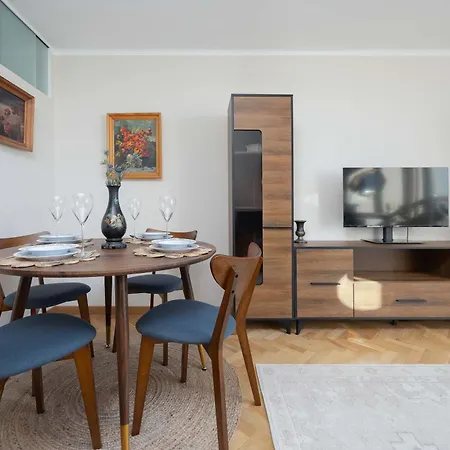 Apartment Elegant And Bright Graniczna Near Ogrod Saski By Renters Warsaw